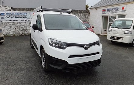 Very low mileage Proace, twin sliding side doors