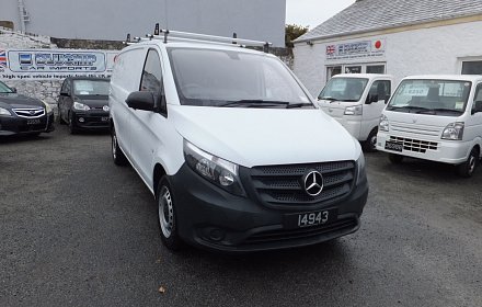 Mid sized van with tow bar and roof rack, in excellent condition